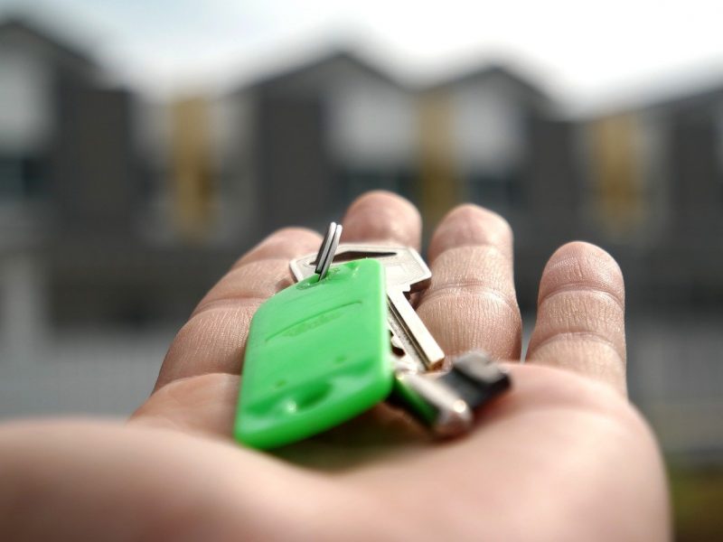 Покупка квартиры с неузаконенной перепланировкой: риски, последствия, пути решения